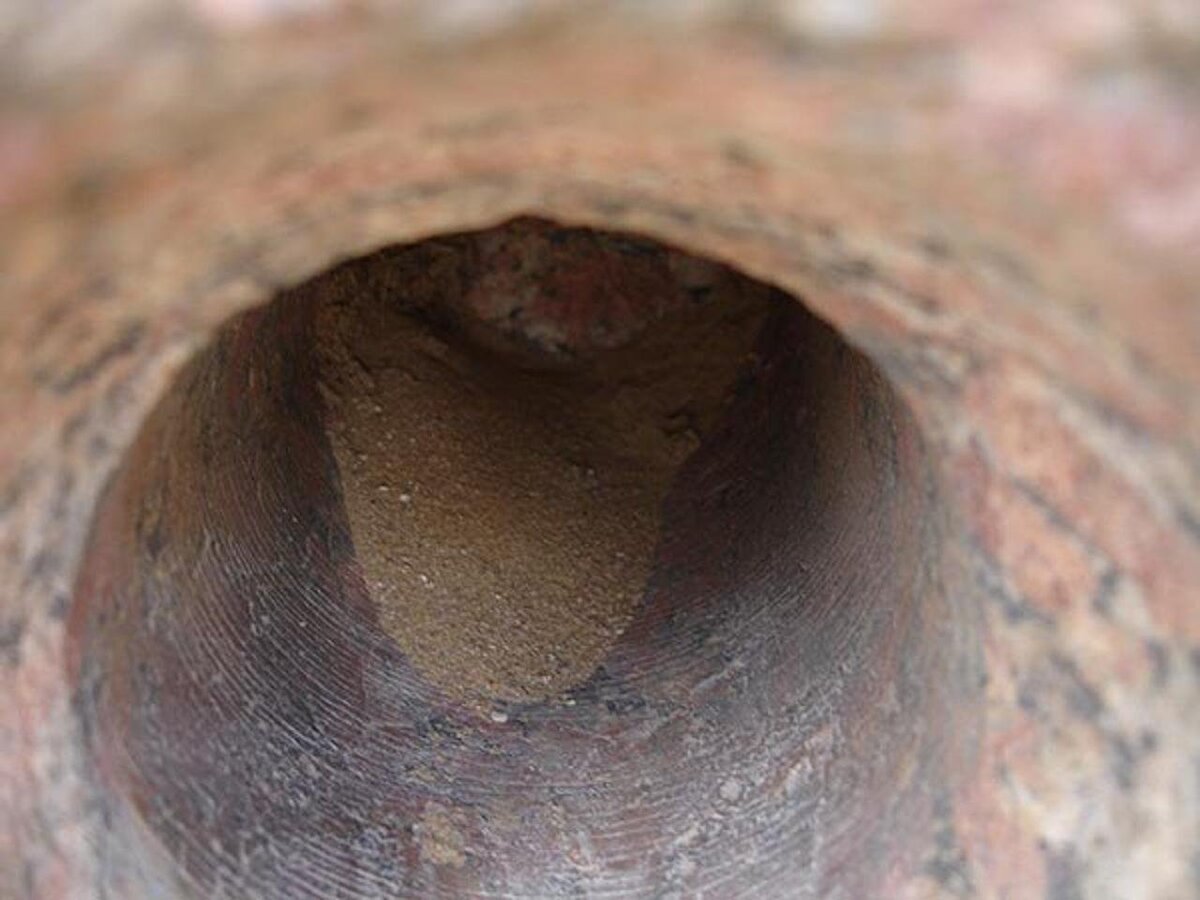 Отверстие в граните найденное в египетской пирамиде.