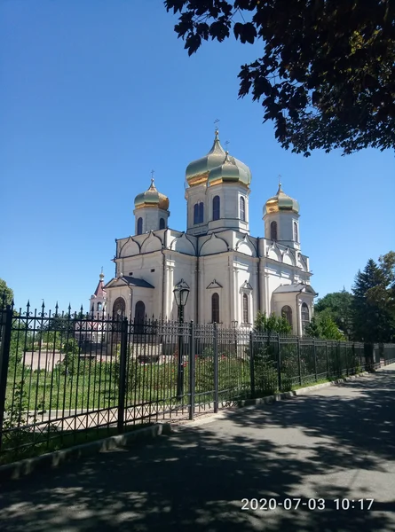 Фото с прогулки в окрестностях храма.