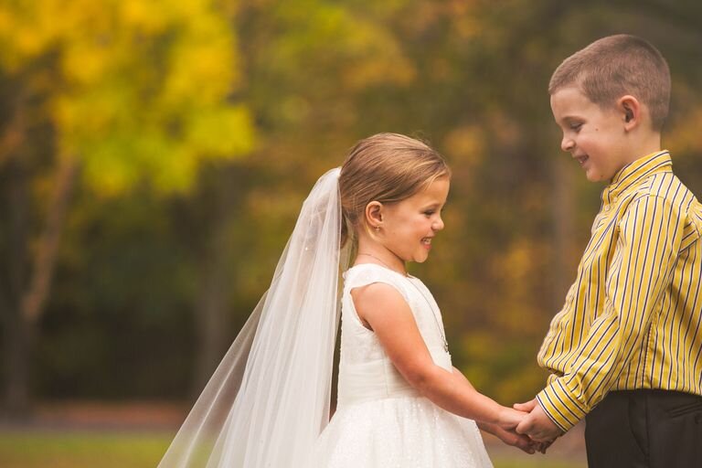 Подборка реальных фото со статьи журнала Woman'sDay (https://www.womansday.com/relationships/family-friends/a60604/sophia-chiappalone-wedding-shoot/)