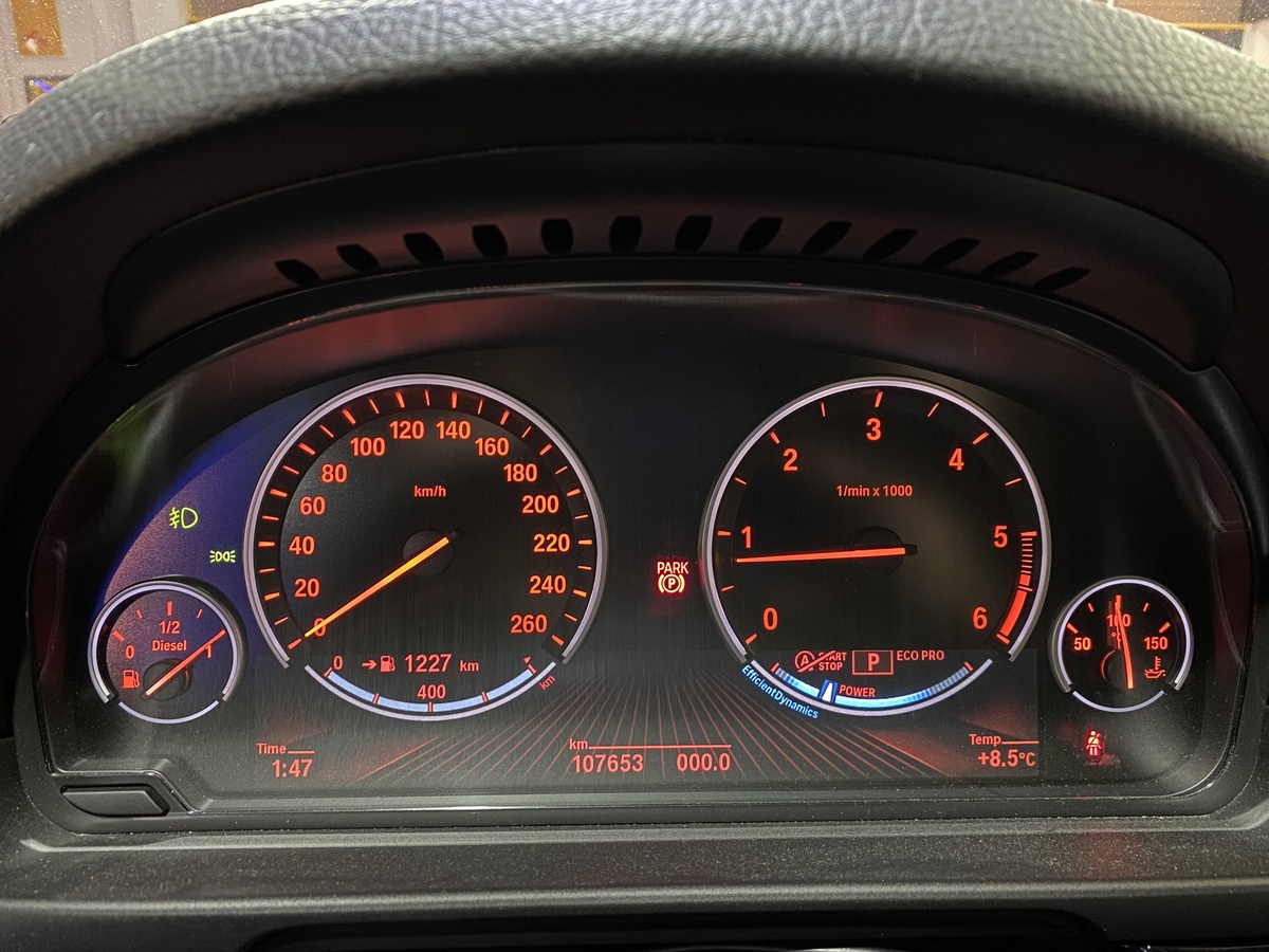 Заправляем полный бак. Начальные показания одометра 107653км.