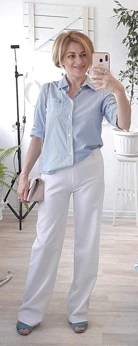 Рубашка и брюки.