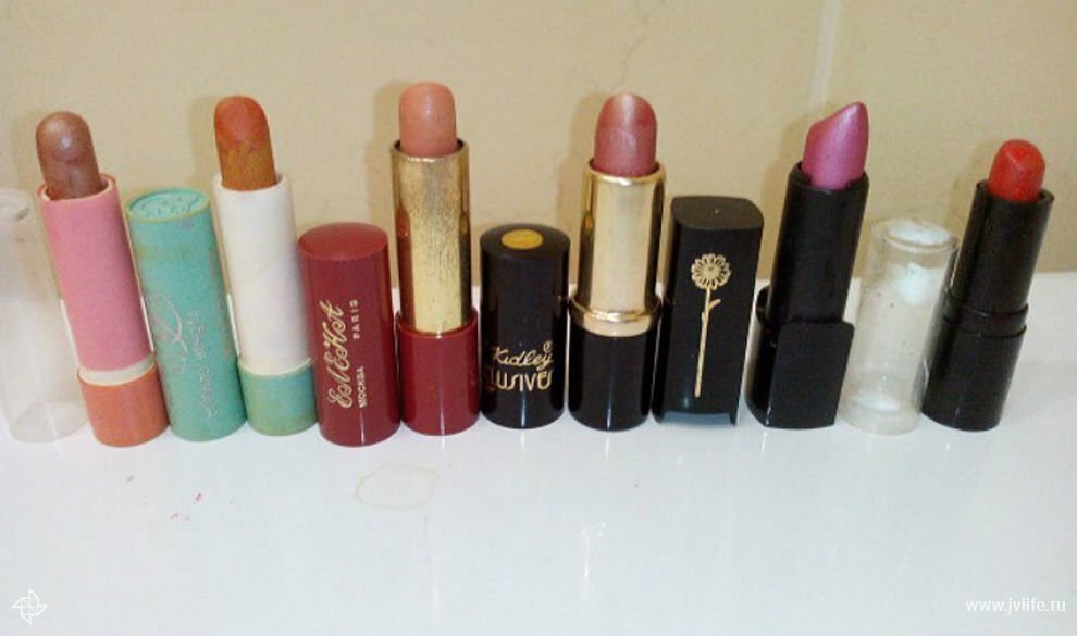 Тот самый футляр, третий  слева. Цвет другой...  https://zen.yandex.ua/media/veschi/vesci-iz-sssr-kosmetika-sovetskih-jenscin-chast-1-5d8b4b5a2f1e4400ad03c80b