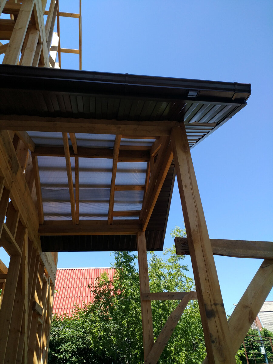 Обшитые свесы веранды