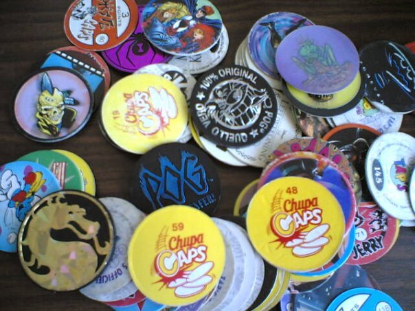 Фишки покемон 2000. Фишки и биты 90-х годов. Кепсы фишки 2000. Фишки кепсы покемон. Игра в фишки в 90-х.