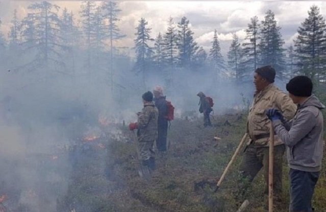 Жители якутских сёл тушат пожары сами, на чиновников надежды нет