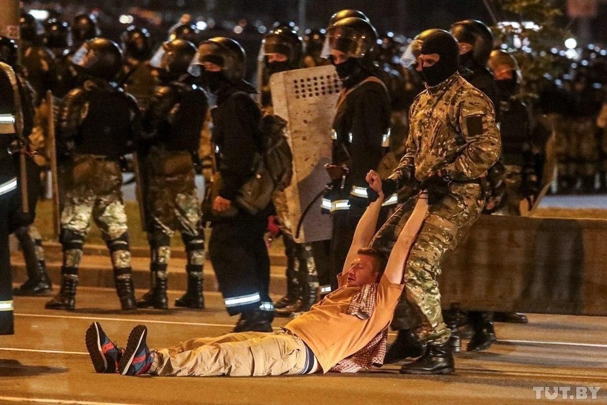 Что творят с простыми людьми