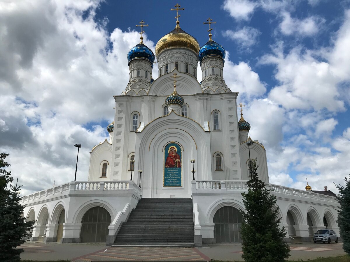 Парк у Покровской церкви в Воронеже