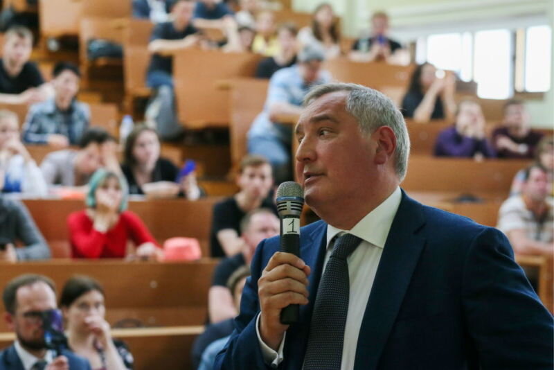 Директор Госкорпорации Роскосмос Дмитрий Рогозин читает открытую лекцию «Трансформация Роскосмоса» в МГУ 23 мая 2019 года