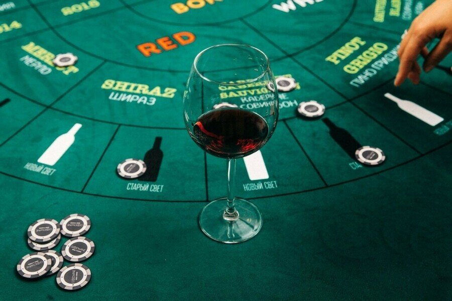   С каждым годом винное казино становится все более популярно в России. Играют в барах, дома и на корпоративных мероприятиях.-4