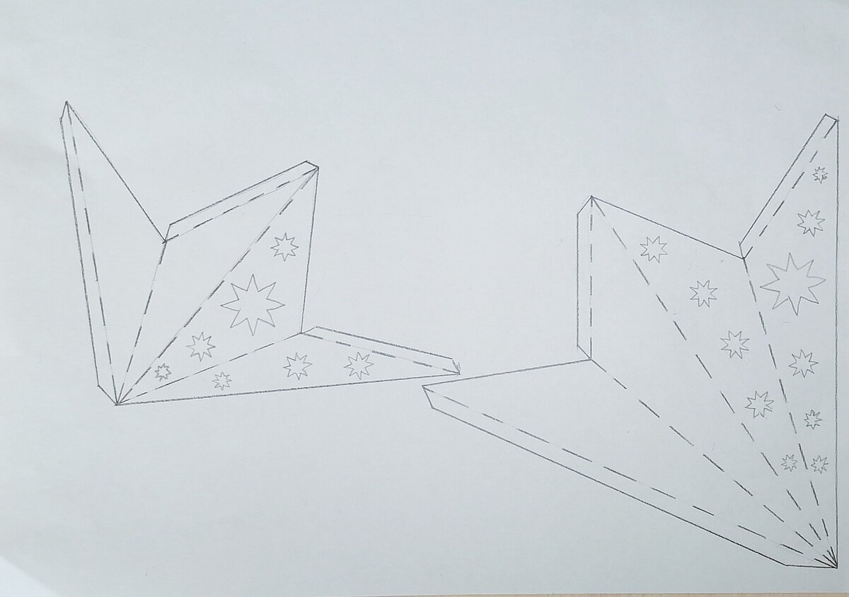 Средняя и маленькая деталь. Средних - 3 шт, маленьких - 4 штуки.