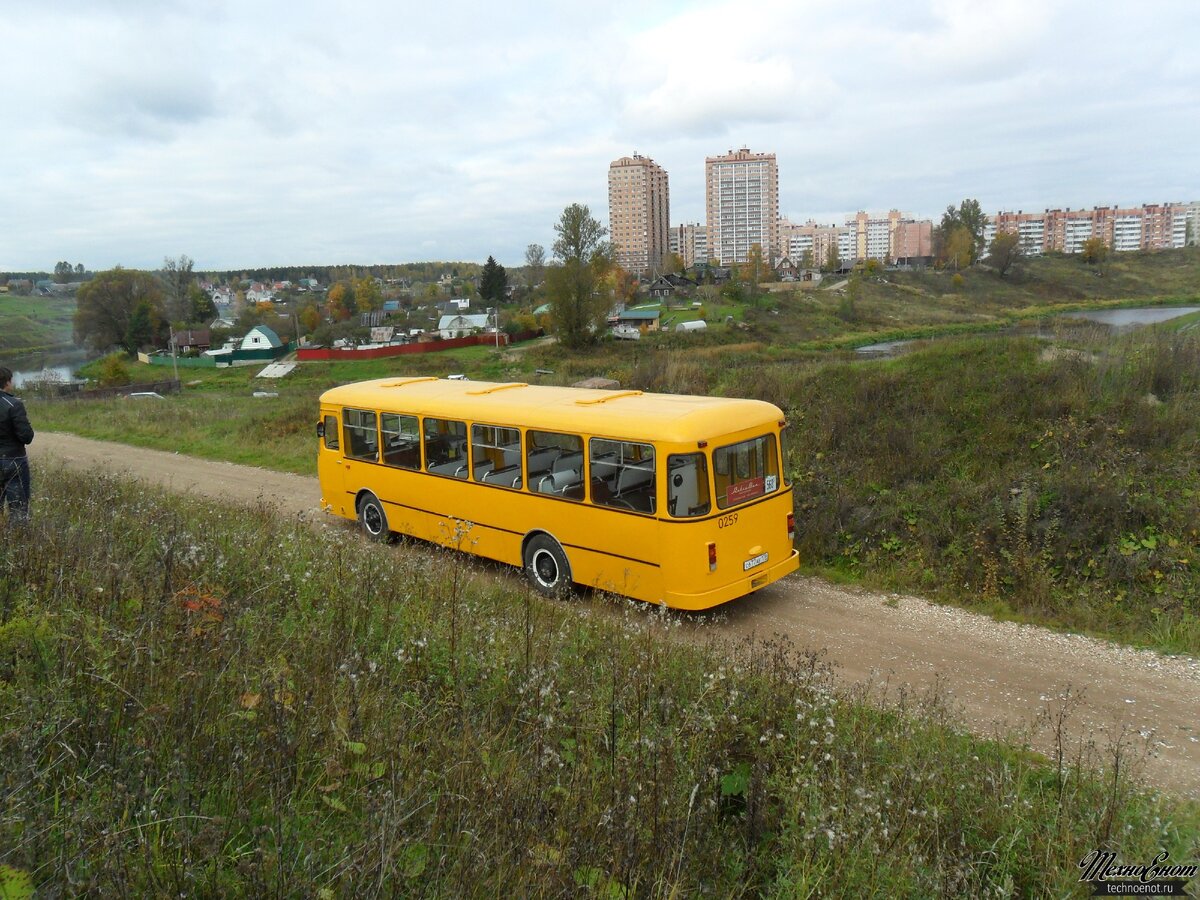 Фото из Петербурга с одной из "Луноходовок" Retro-Bus