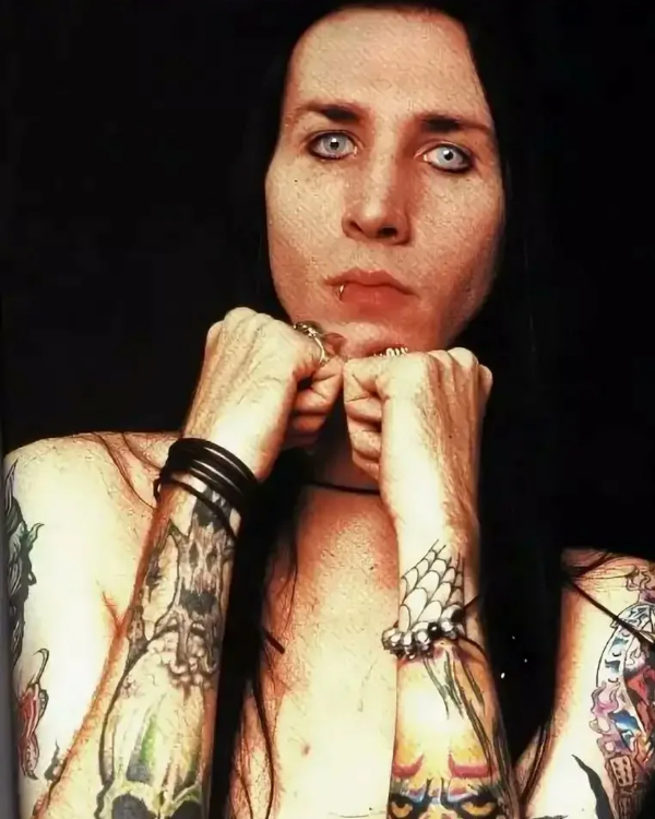 Мэрилин мэнсон без грима в молодостт. Бра́йан хью уо́рнер в молодости. Мерилин мэнсолн в моолодост. Мерлин менсонтв молодости. Мерилин мэнсолн в моолодост.