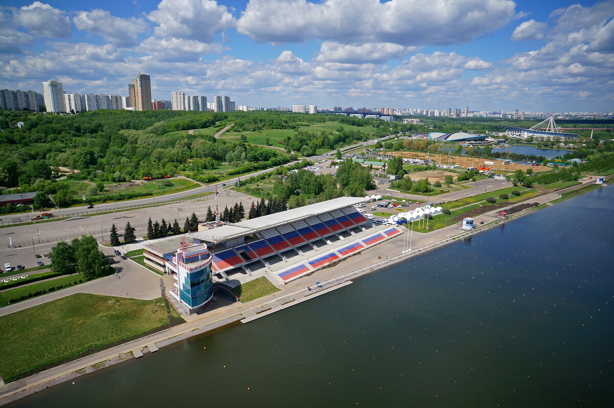 Канал комплекса. Гребной канал в Крылатском. Крылатские холмы гребной канал. Гребной канал Крылатское парк. Гребной канал в Москве Крылатское.