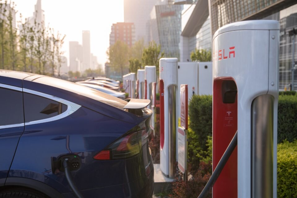 Зарядные станции Tesla. Фото: Tesla