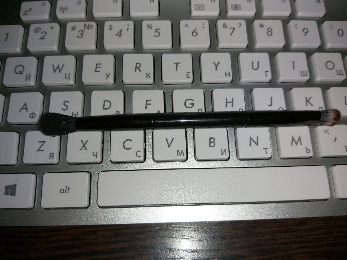 Кисть из палетки теней "Sultry" от Anastasia Beverly Hills