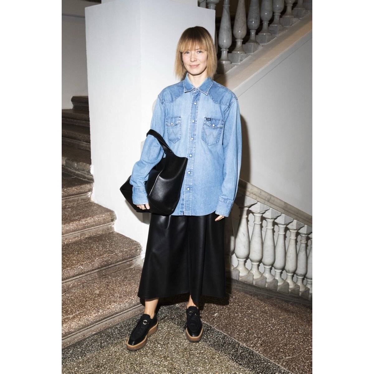 Динамичная рубашка, но балахон верх и низ точно не для Вики