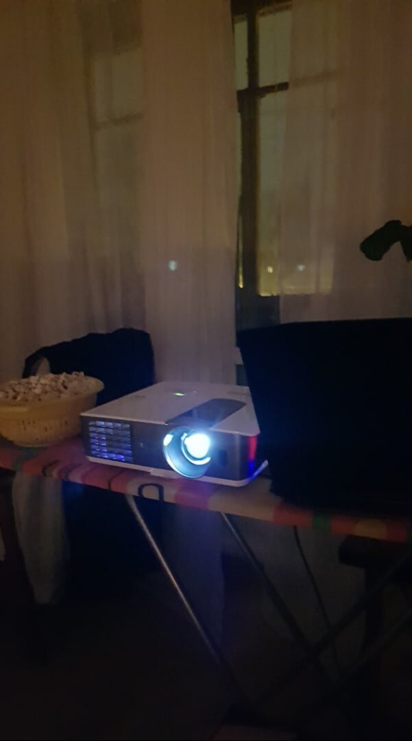 Импровизированный диджейский стол))