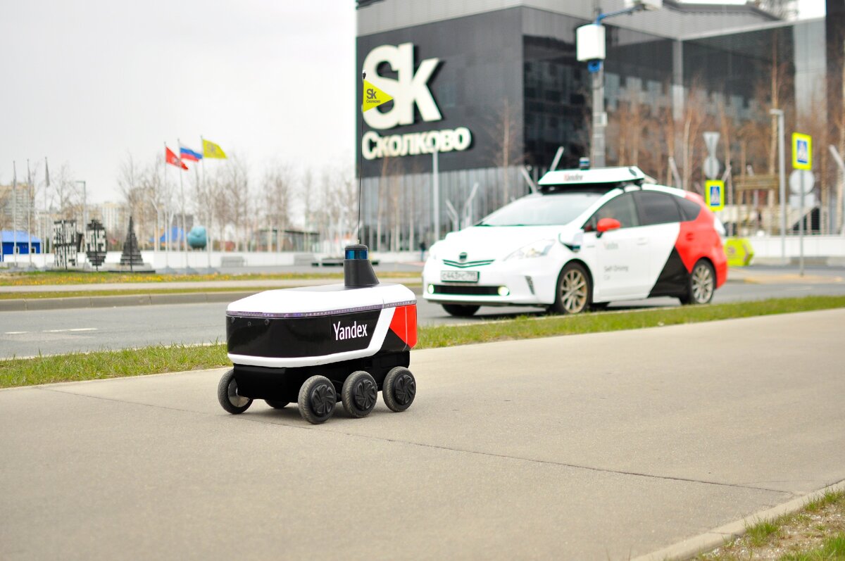 Беспилотное такси Яндекс и беспилотный курьер Яндекс
