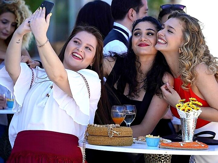 Подруги главной героини. Фото: Instagram @secalkapimi