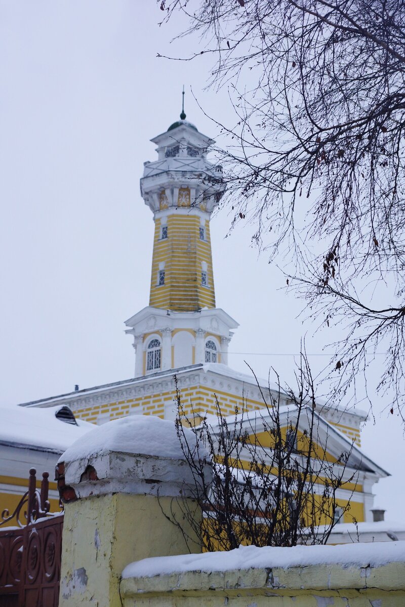 Изящная башенка пожарной каланчи , Кострома