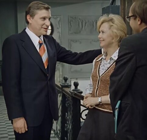 Почти 34 года назад на экраны вышел один из самых знаменитых и любимых зрителем фильмов Эльдара Рязанова «Служебный роман», который за год посмотрели больше 58 миллионов человек.-4