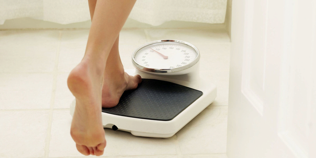 Сука любовь кадры из фильма. Attempt other. Демонстрация в стамбуле. Attempt other. Человек помогает другому.