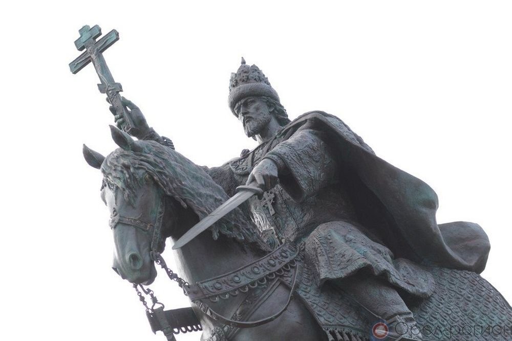 Фрагмент памятника царю Ивану Грозному, открытого в Орле. Источник: forum.auto.ru