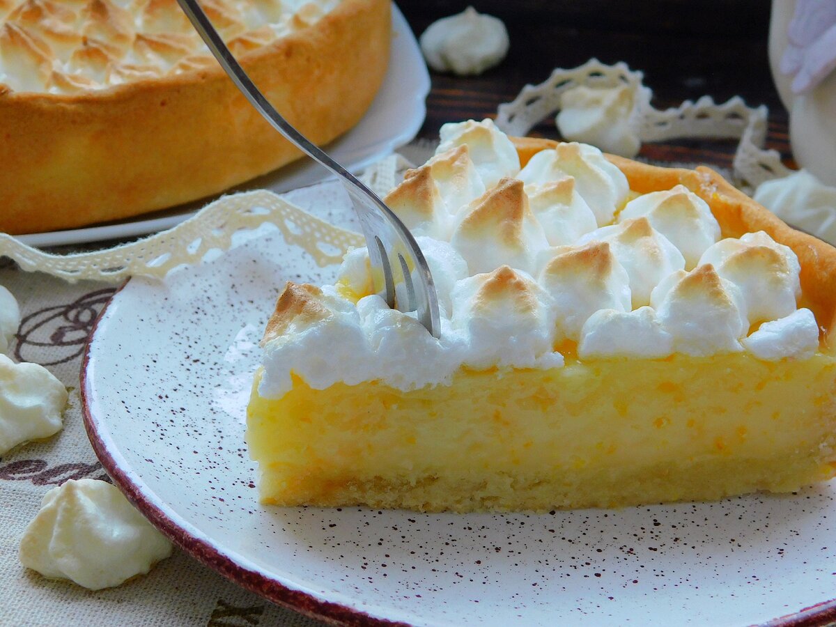 Лимонный пирог с заварным кремом. Монастырская кухня лимонный пирог. Нежный лимонный пирог. Яичный тарт. Лимонный тарт.