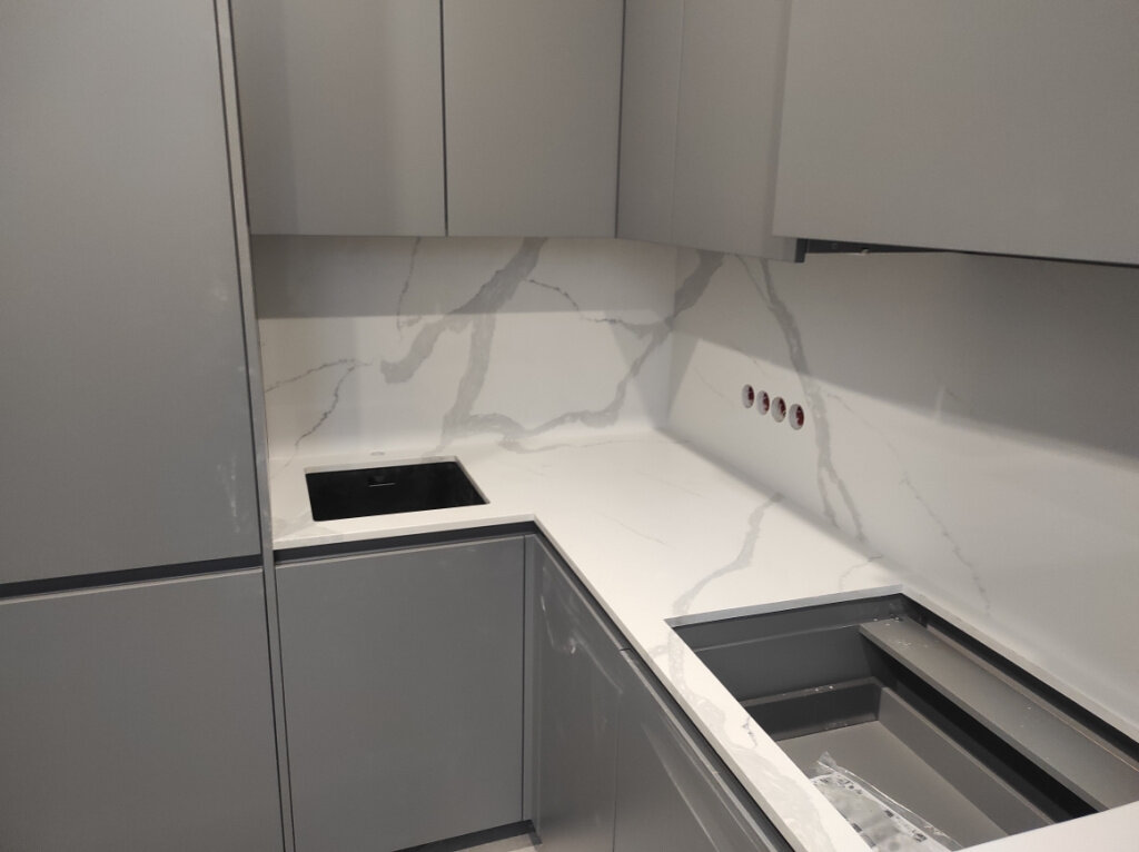 Столешница из кварцевого агломерата Smartquartz White Marble