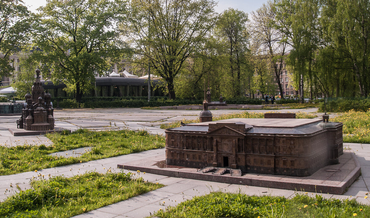 Санкт-Петербург в миниатюре в Александровском парке на Горьковской