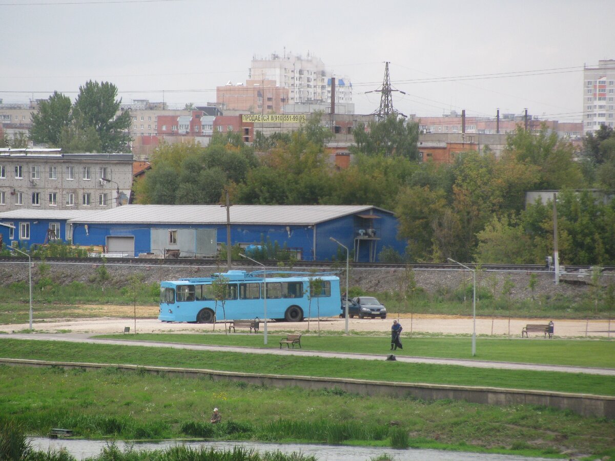 Троллейбус на набережной, фото автора