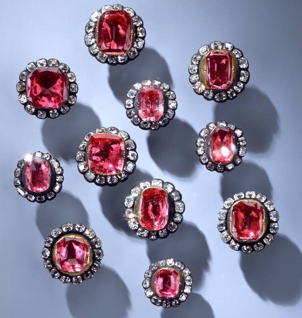 Пуговицы из "Рубинового гарнитура".