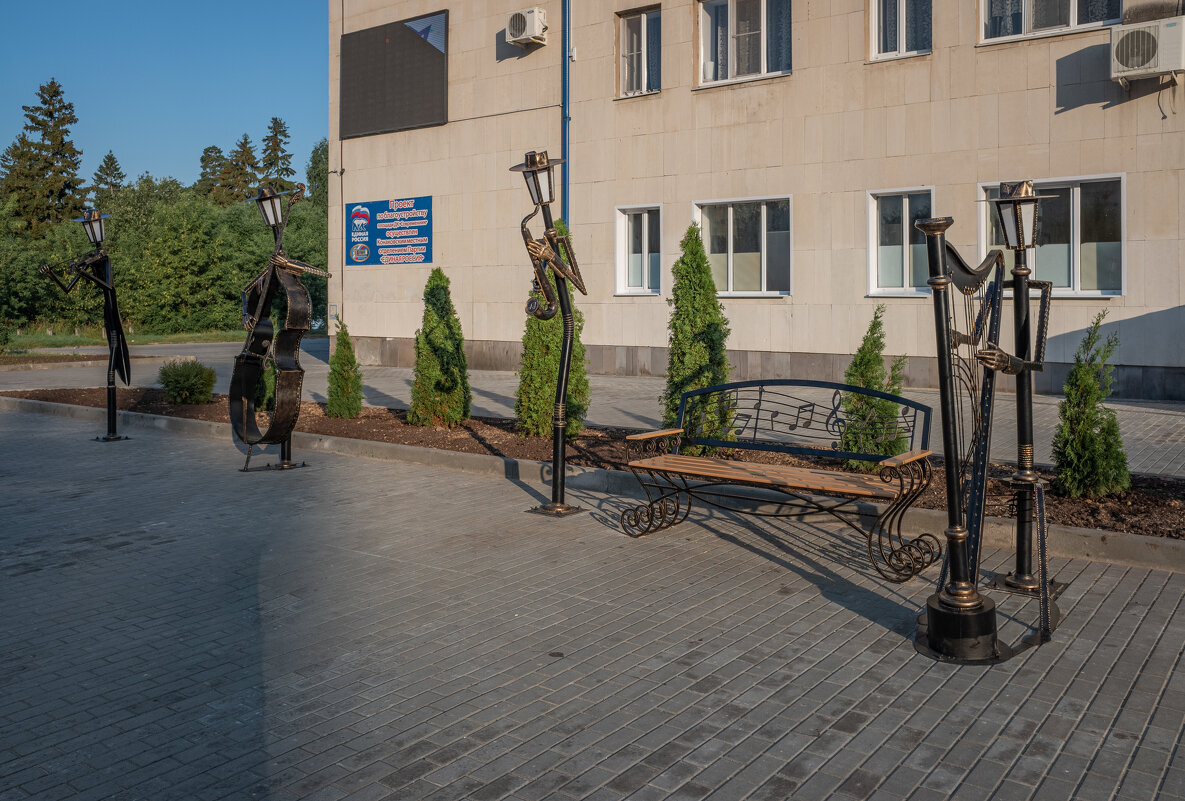 ПЛОЩАДЬ ОКОЛО Д/К "СОВРЕМЕННИК"