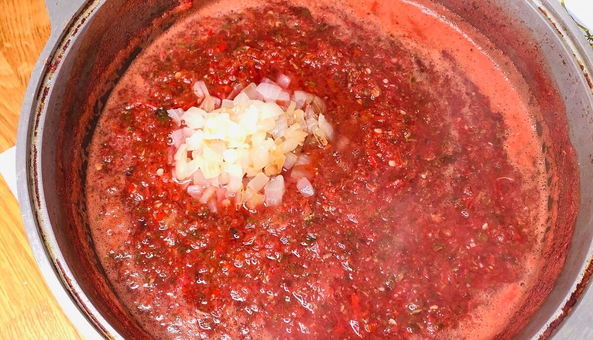 Заготовка "Суго" из помидоров и базилика без уксуса и стерилизации: обалденный соус к любому блюду (делюсь рецептом)