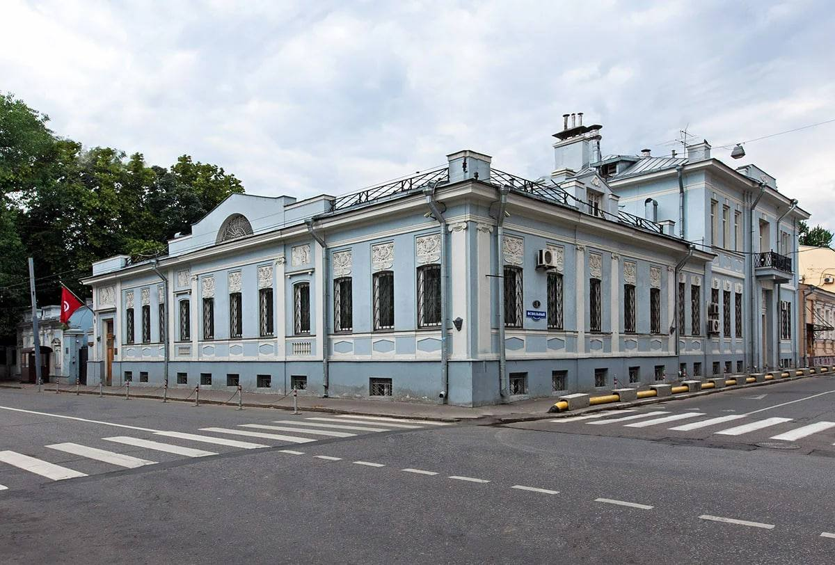 Бело-голубой особняк на Малой Никитской, здание посольства Туниса |  Москвастрой | Дзен