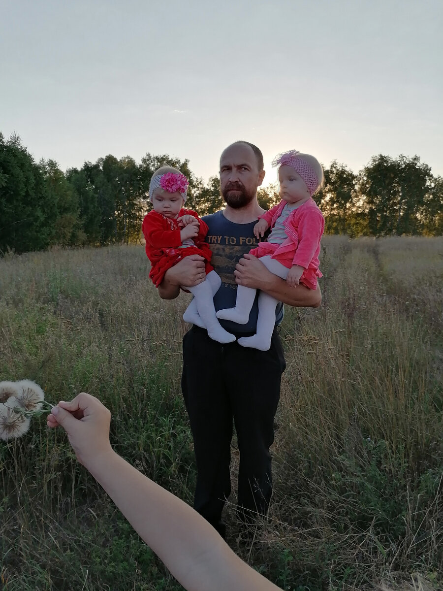 Двойняшкам годик. В Одинцовском пассаде