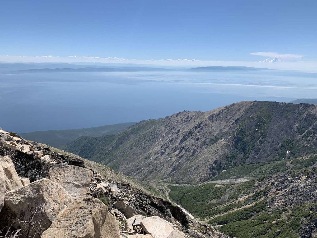 да что тут спускаться- то.... через час будем на месте! 