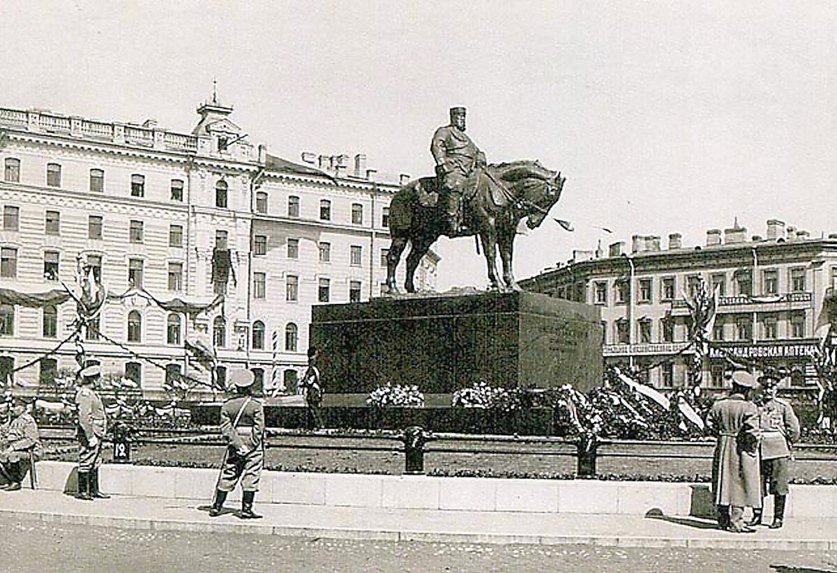 памятник александру третьему в санкт петербурге