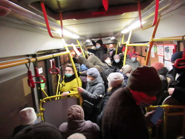 В брянских автобусах по утрам...