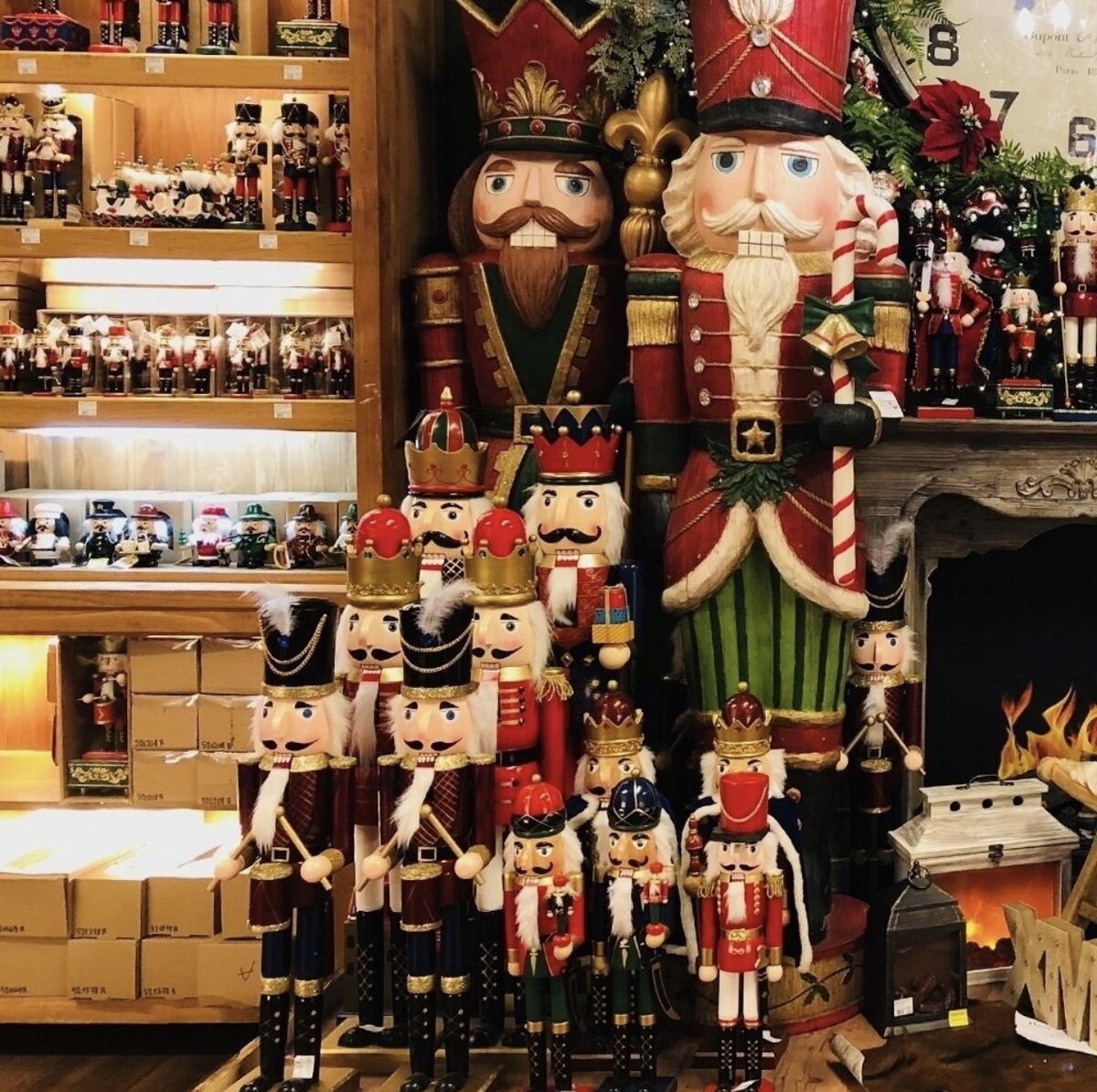 Русский балет «Щелкунчик» и его герой на итальянском языке так и называются  - Schiaccianoci. От глагола schiacciare - раздавить и noci - орехи (Фото взято из доступных источников сети интернет)