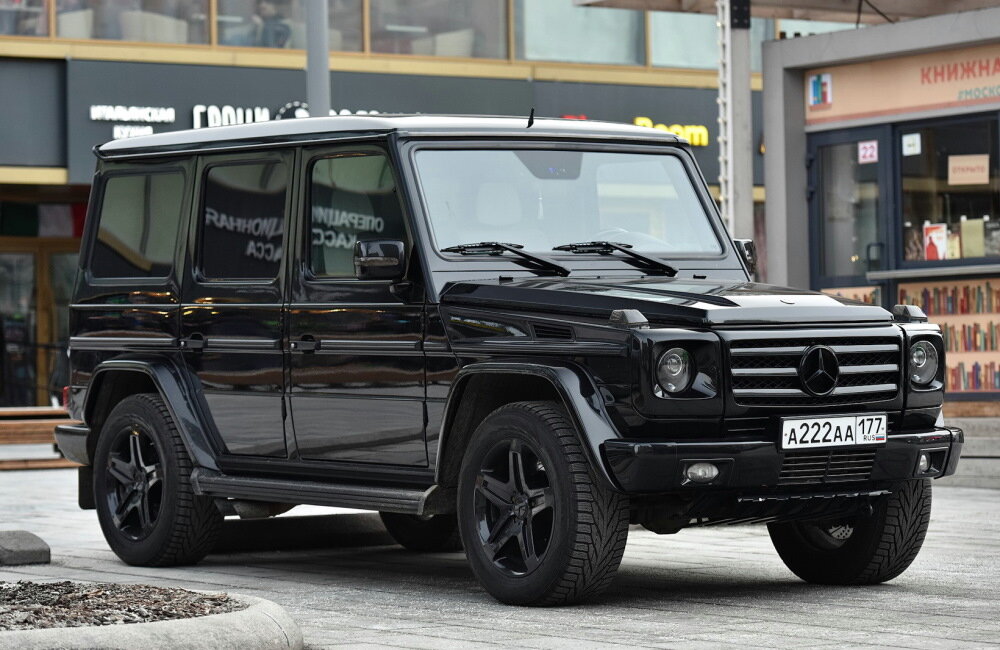 Автомобиль в естественной среде обитания — в центре Москвы