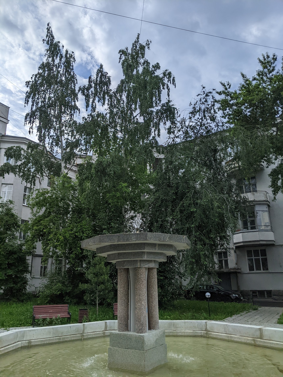 Тот самый фонтан во дворе дома 8 марта дом 2