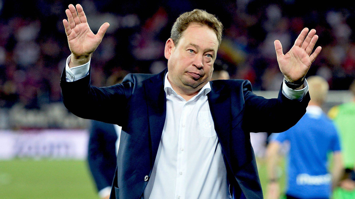 Леонид Слуцкий. Фото readfootball.com.