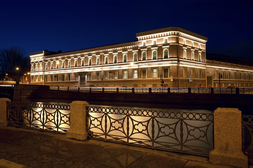 Центральный Военно-морской музей и остров Новая Голландия