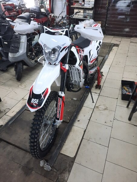 приехал мот