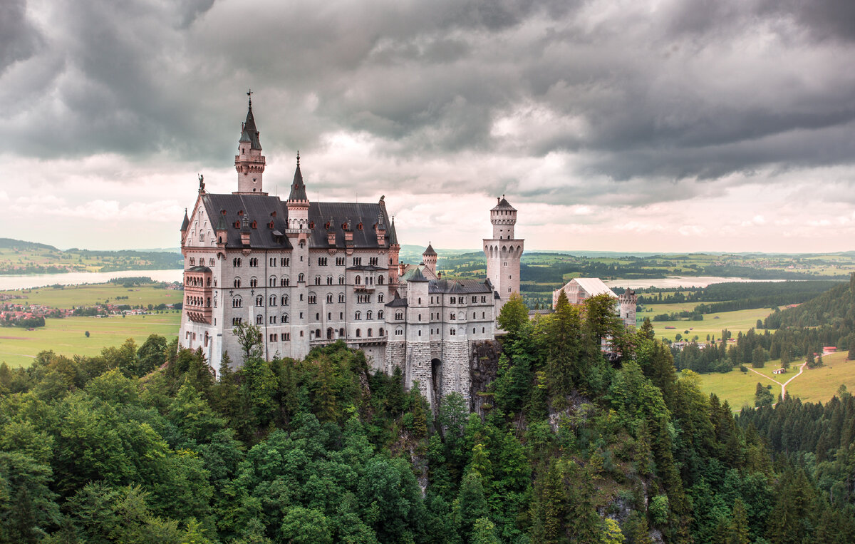 О замке "Иттер" На фото расположен не замок Иттер, но это не важно. Замок "Иттер" находится в Австрии.
