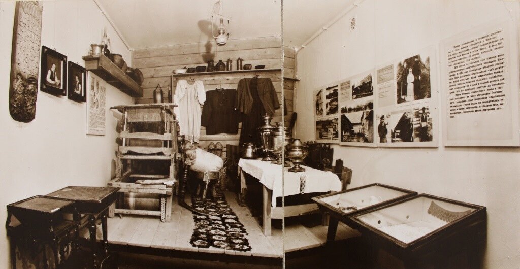 Первая экспозиция Киришского историко-краеведческого музея, пр.Ленина, д.13. 1972 год