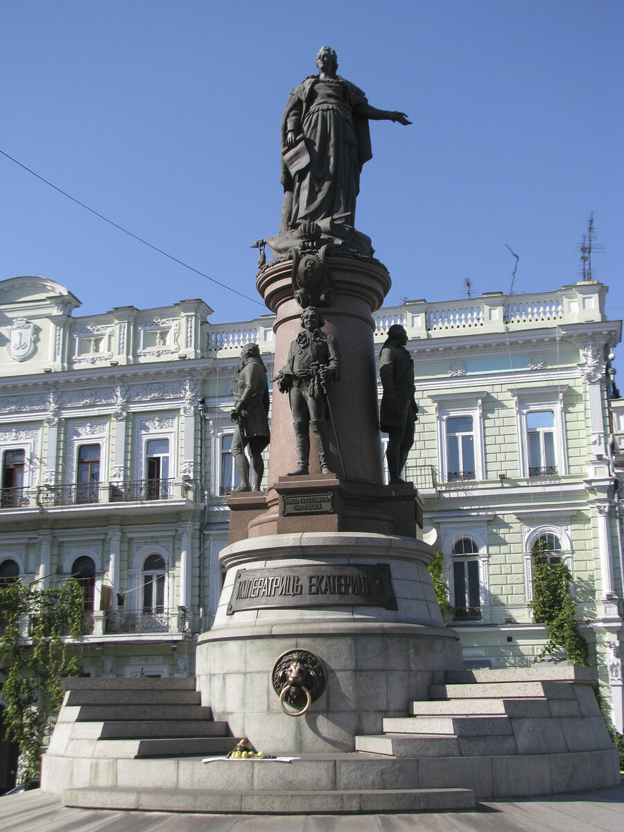Памятник Екатерине Великой в Одессе.
