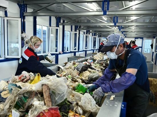     Ученые готовы дополнить уже привычную сортировку отходов новыми решениями в борьбе с мусорными проблемами . Газета «Южноуральская панорама», фотограф Людмила Ковалева