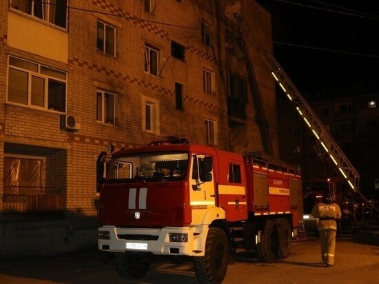     Восьмерых человек спасли из горящей многоэтажки в Комсомольске. ФОТО: ГУ МЧС по Хабаровскому краю